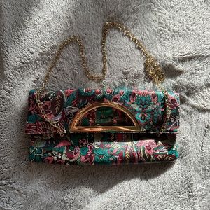 GORGEOUS Gold Chain Flower Pattern Crossbody
